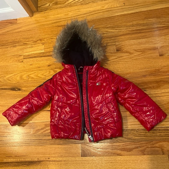 TOMMY HILFIGER Toddler Girls High-Shine Chevron Logo Puffer Jacket Red 24MON - Picture 1 of 7